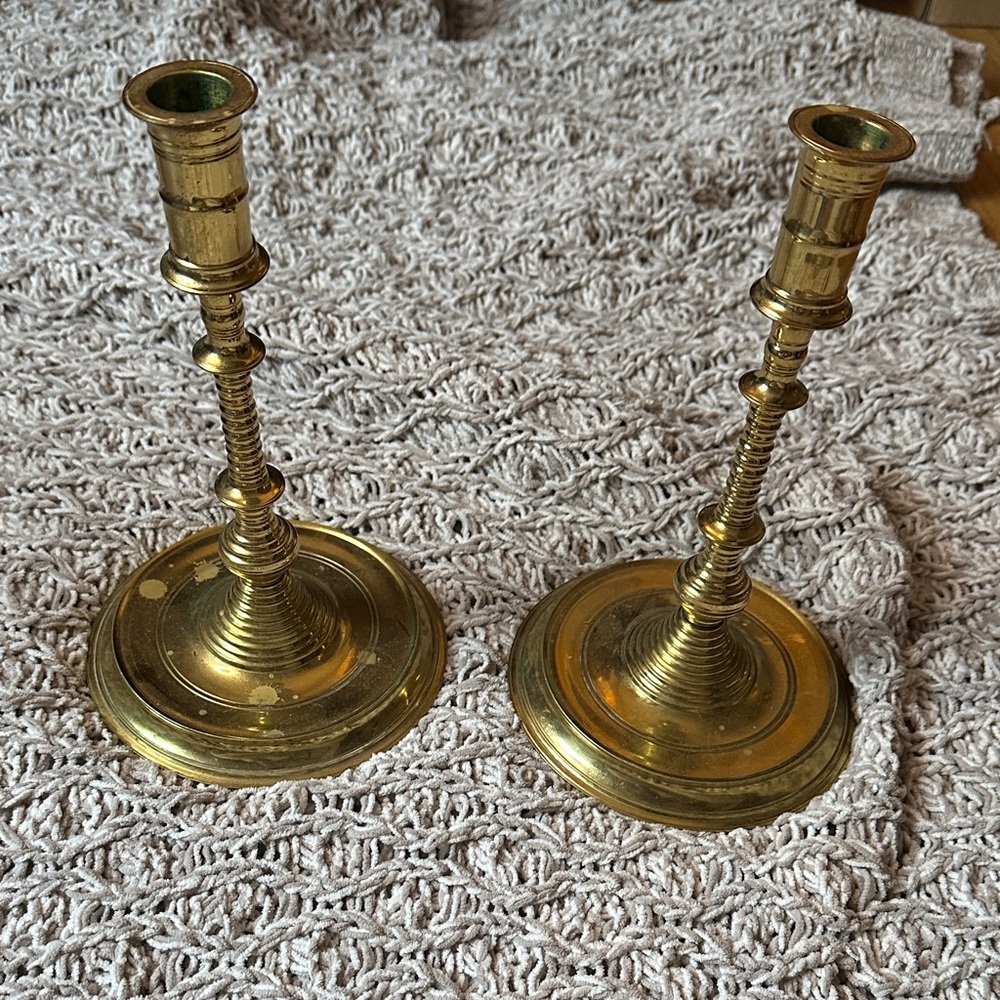 VIRGINIA METALCRAFTERS BRASS 9" CANDLESTICKS PAIR